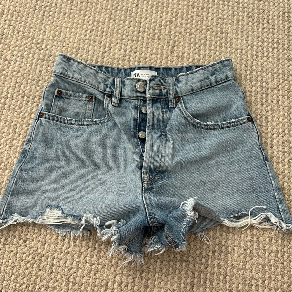 LIGHT WASH ZARA JEAN SHORT